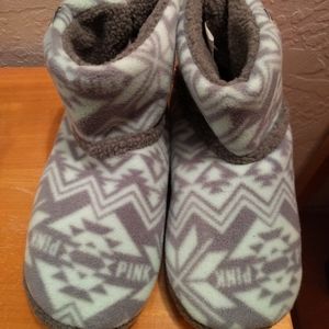 Victoria's Secret PINK cozy slippers size 7/8